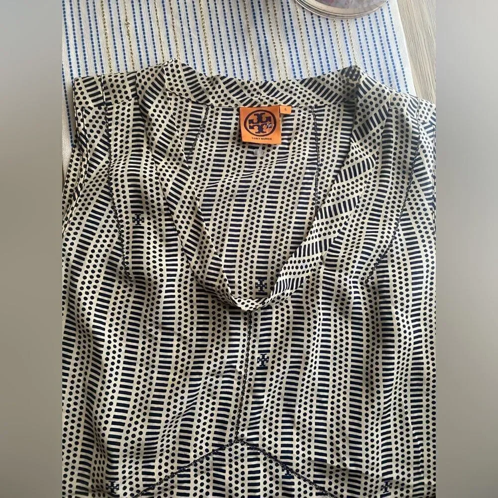 Tory Burch 100% Silk Set Wrap Skirt Sz 4 Top Sleeveless Sz 6 Beige/Navy Blue
